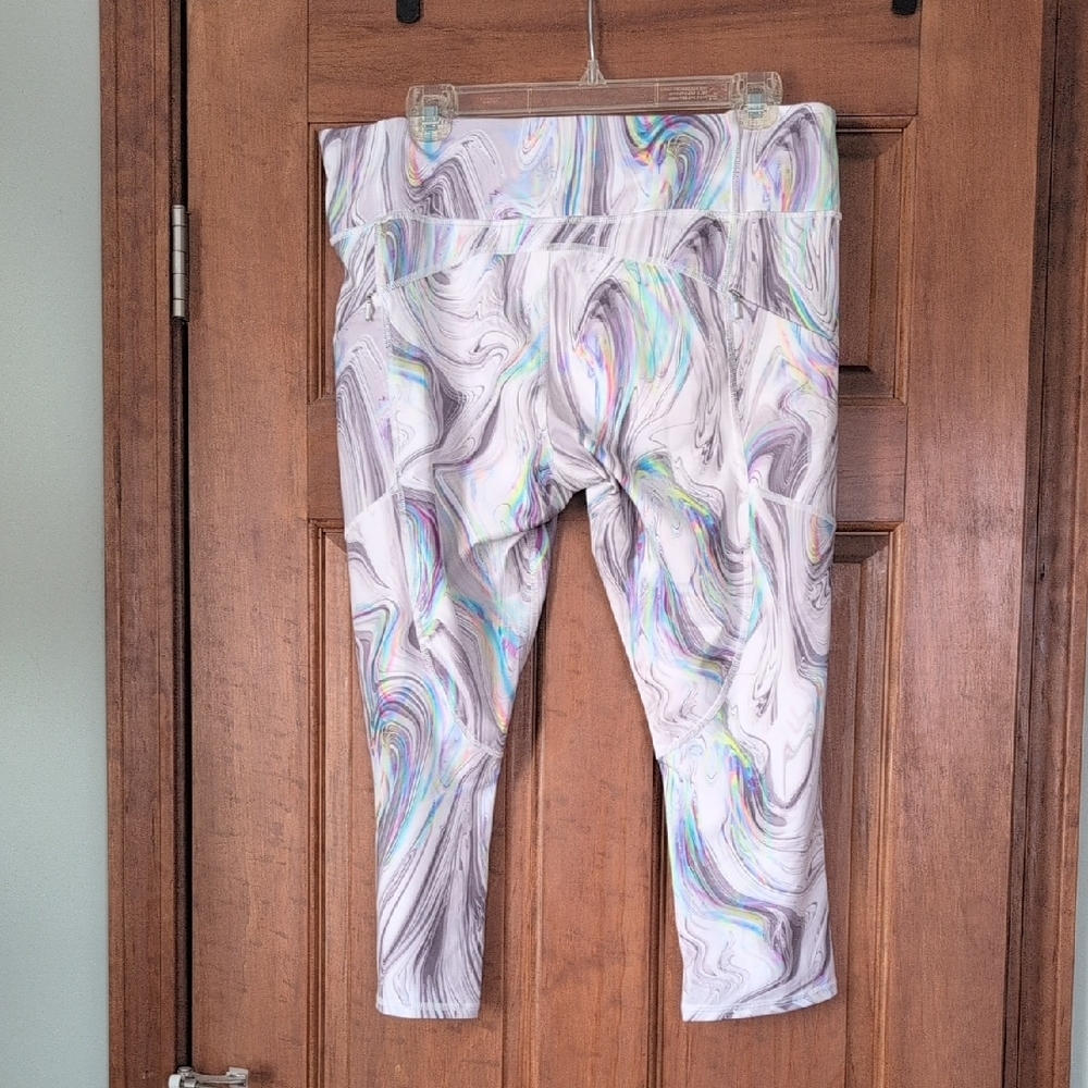 Athleta Capri Lengrh Marble Swirl Leggings - Picture 3 of 9